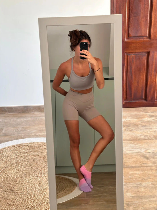 chaussettes de pilate
chaussettes de pilate antidérapantes
chaussettes pour pilate
chaussettes pilate reformer
chaussettes agrippantes